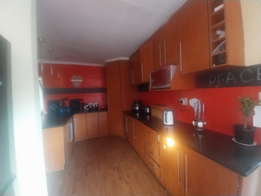 5 Bedroom Property for Sale in Rykmanshoogte Free State